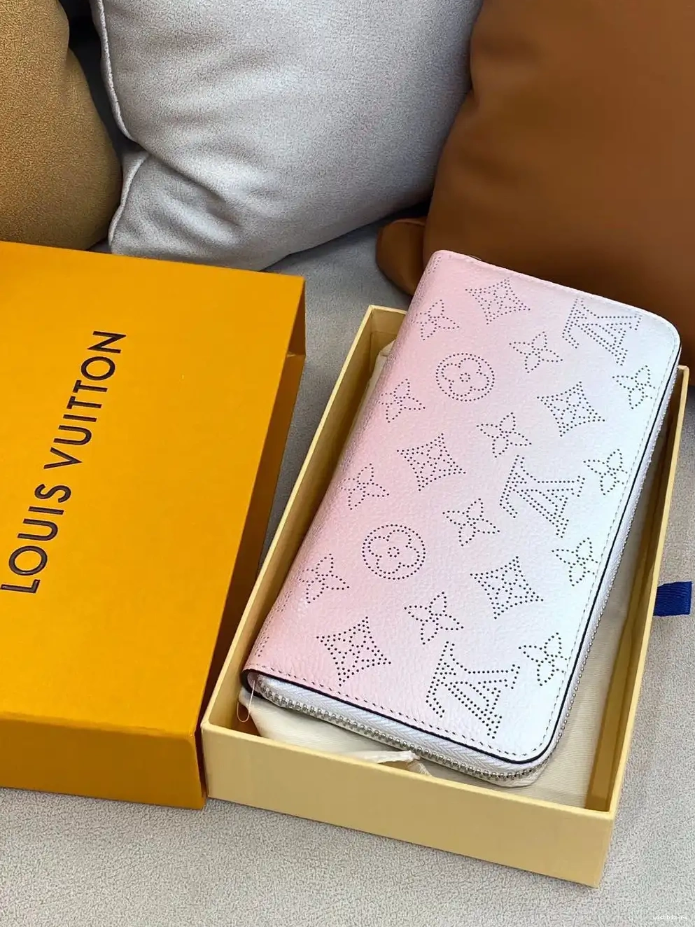 WIS LOUIS WALLET VUITTON ZIPPY 0429